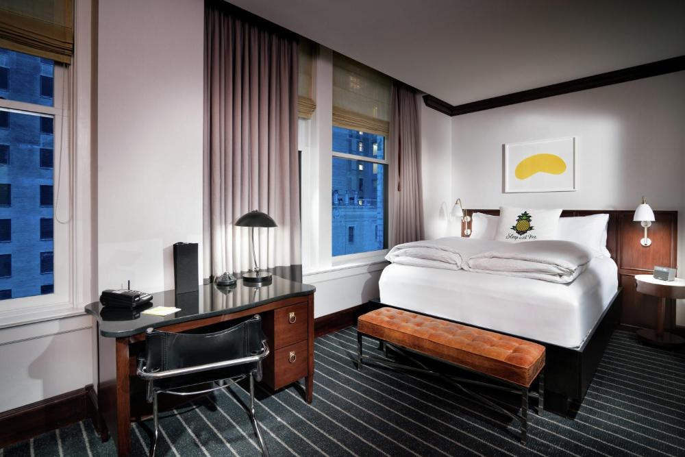 Deluxe Queen Room interior