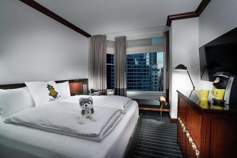 Deluxe King Room interior